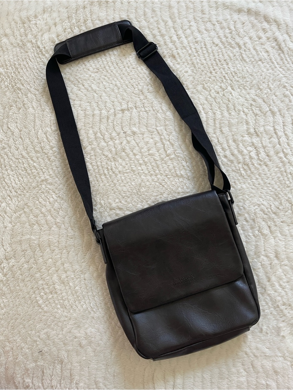 Kenneth Cole REACTION Brown Messenger Bag 💼